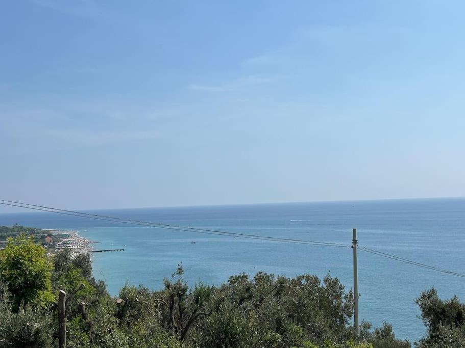 Alassio Vista Mozzafiato Sull'Isola Gallinara Apartment Luaran gambar