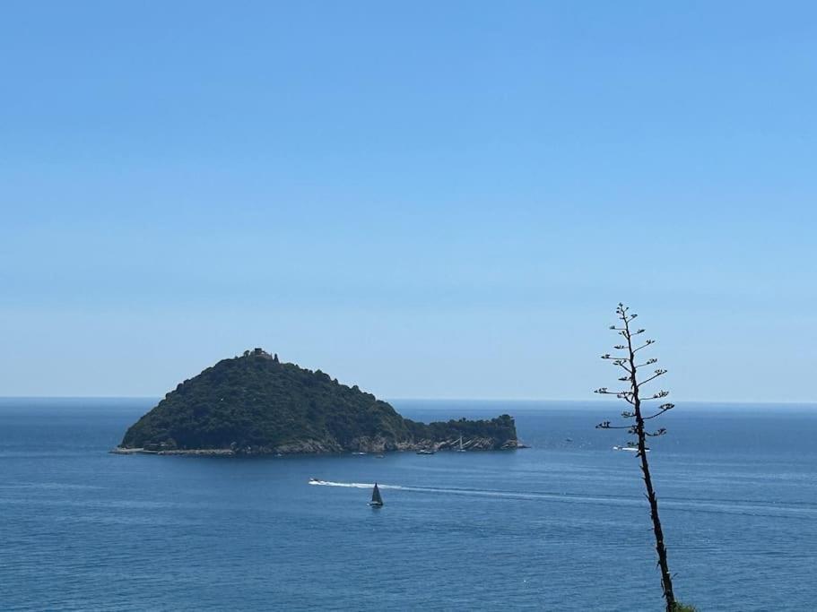 Alassio Vista Mozzafiato Sull'Isola Gallinara Apartment Luaran gambar